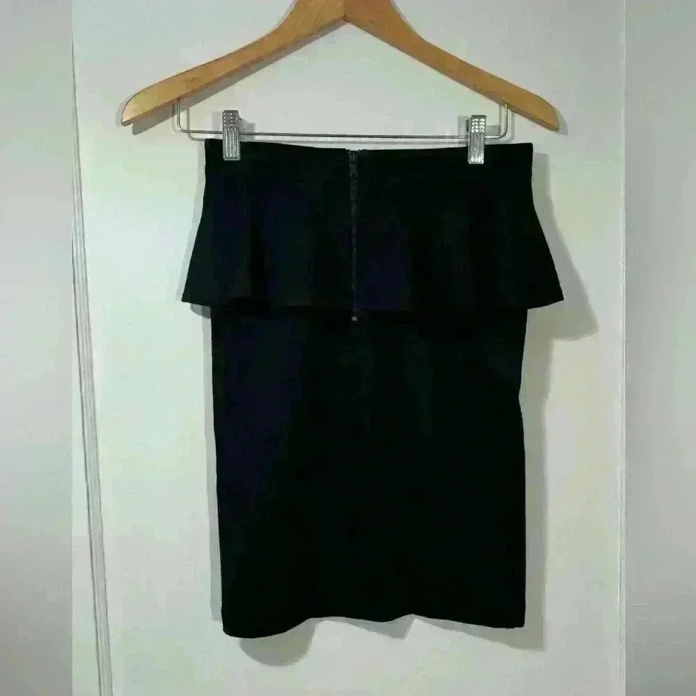 Host Pick 🤩 NWT Alice and Olivia skirt